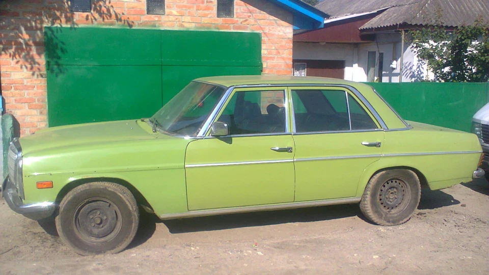 Mercedes-Benz W115 3