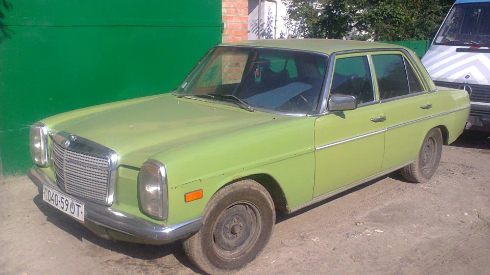 Mercedes-Benz W115 4