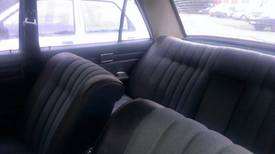 Mercedes-Benz W115 2