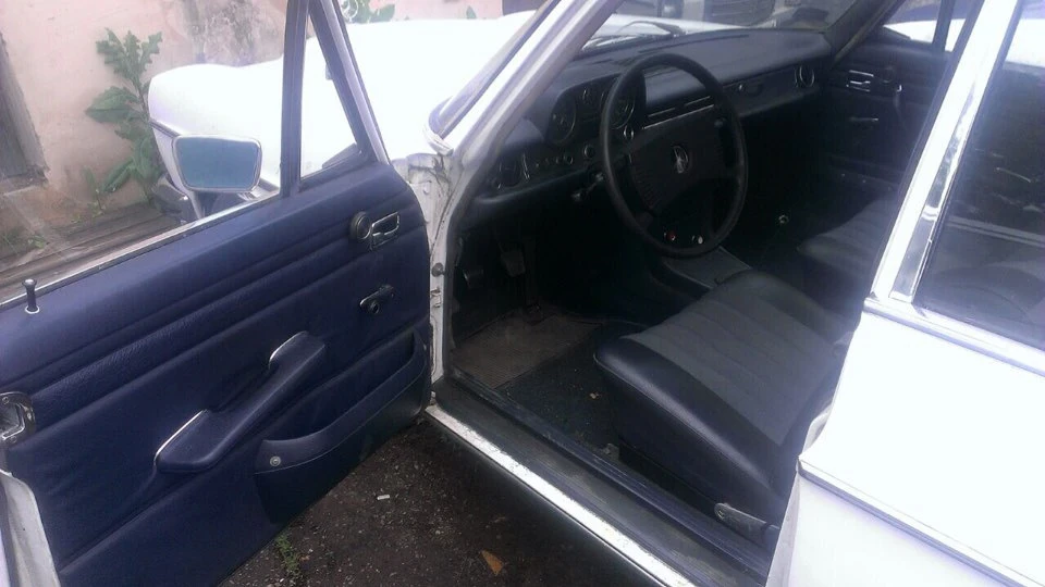 Mercedes-Benz W115 3