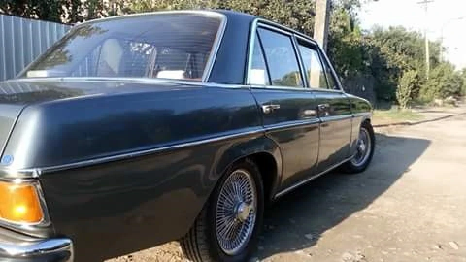 Mercedes-Benz W115 3