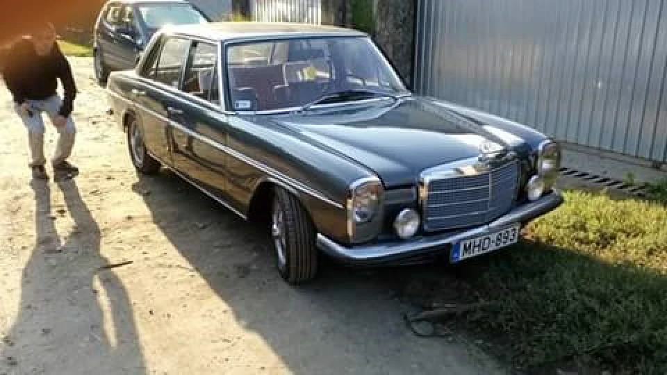 Mercedes-Benz W115 4