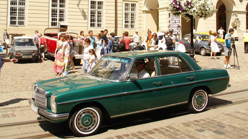 Mercedes-Benz W115