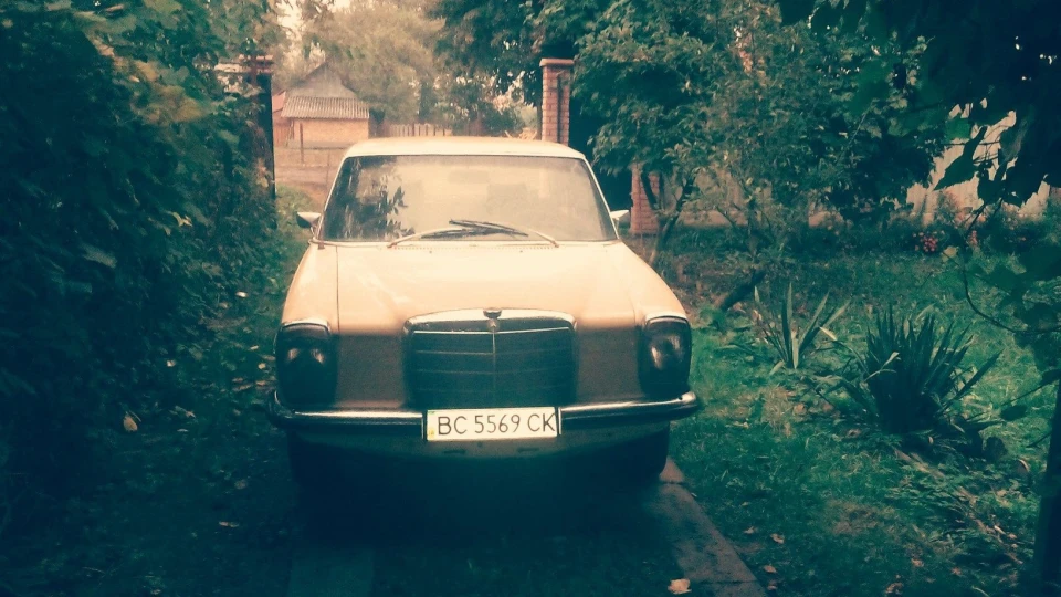 Mercedes-Benz W115 220 D