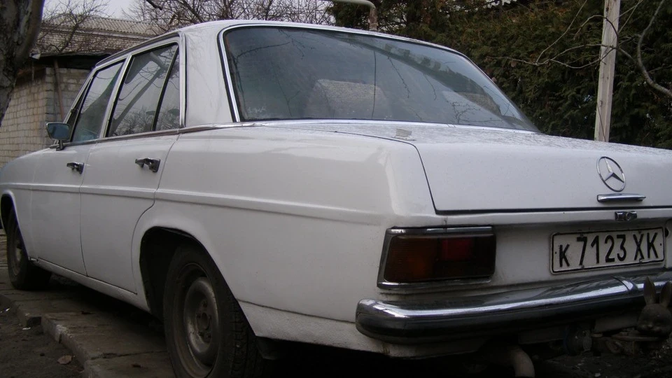 Mercedes-Benz W115 220D