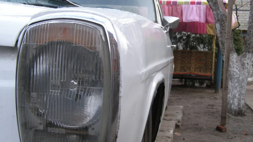 Mercedes-Benz W115 220D 2