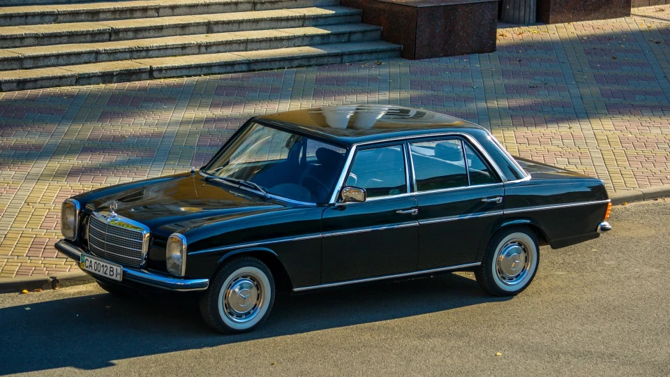 Mercedes-Benz W115 41 річний дідусь 2