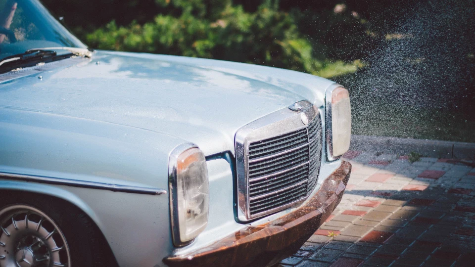 Mercedes-Benz W115 air lowjaw 2