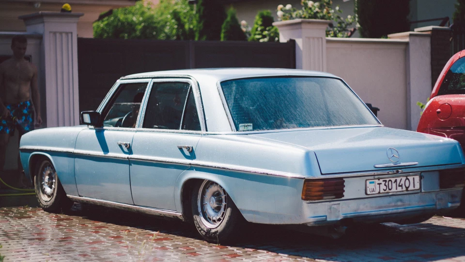 Mercedes-Benz W115 air lowjaw 3