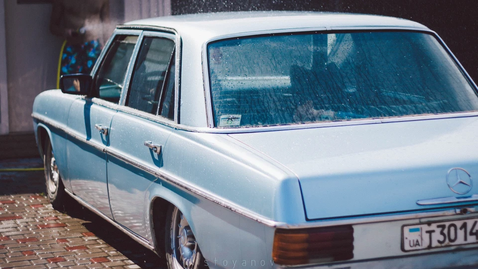 Mercedes-Benz W115 air lowjaw 4