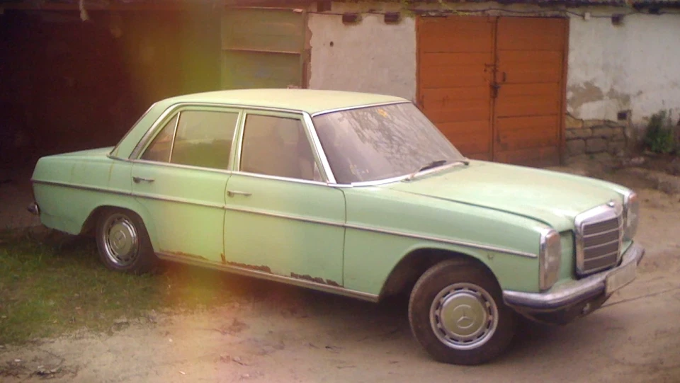 Mercedes-Benz W115 Bro