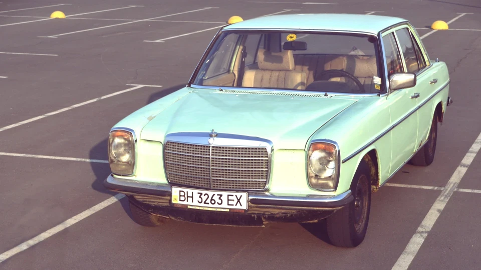 Mercedes-Benz W115 Bro 2