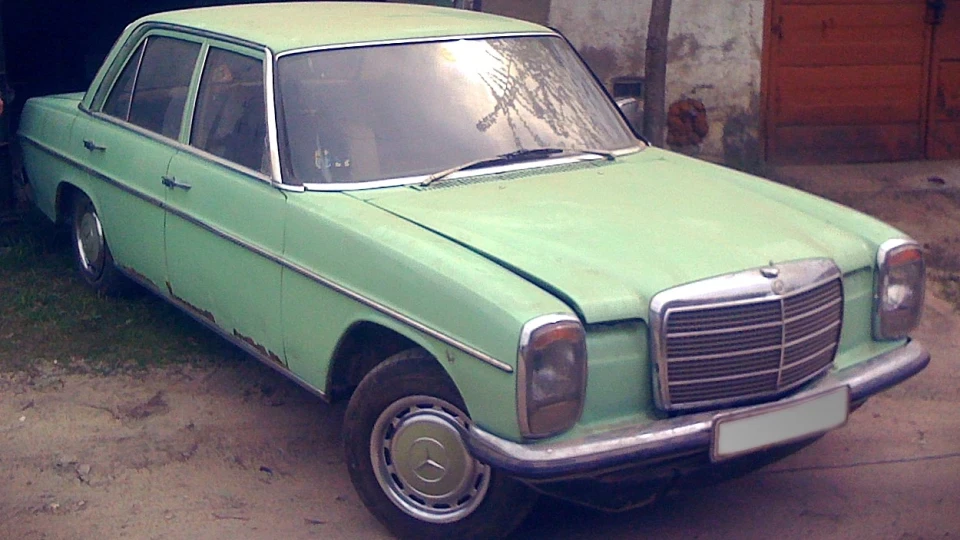 Mercedes-Benz W115 Bro 3