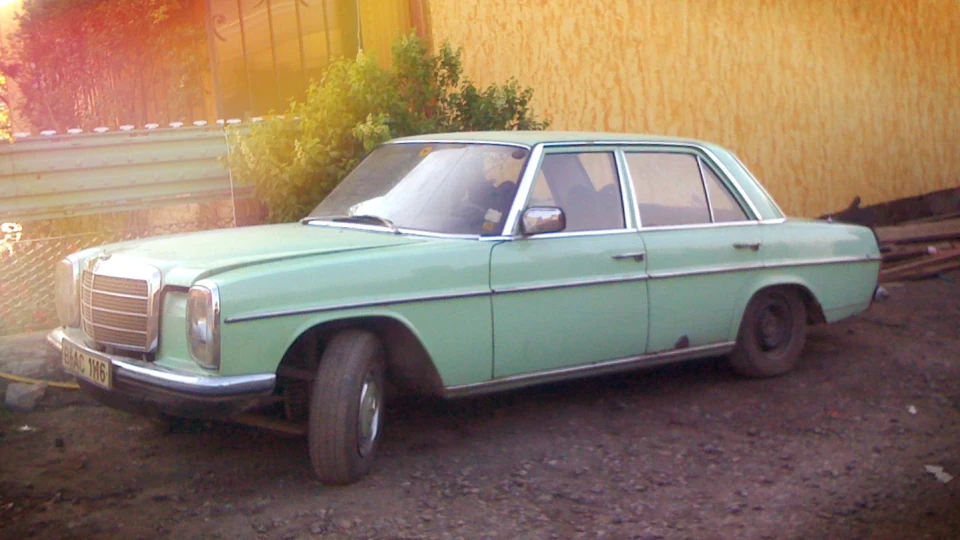 Mercedes-Benz W115 Bro 4
