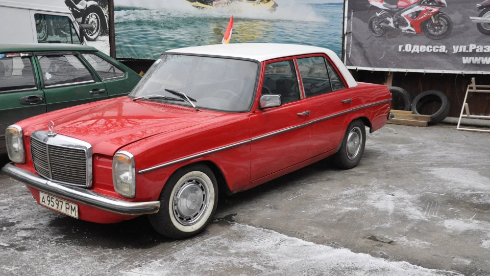 Mercedes-Benz W115 Daimler