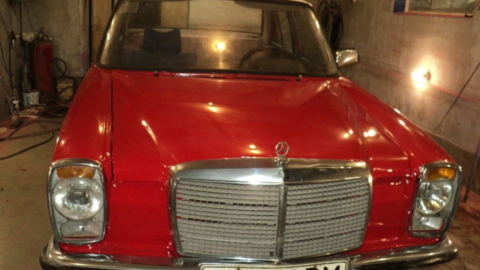 Mercedes-Benz W115 Daimler 4