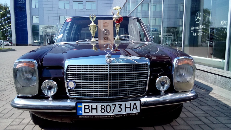 Mercedes-Benz W115 pullman 2