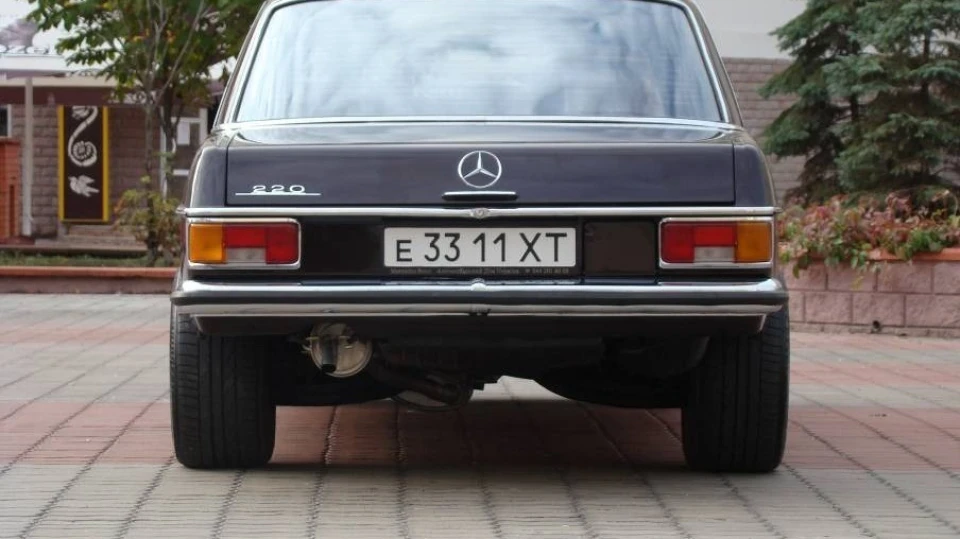 Mercedes-Benz W115 pullman 4