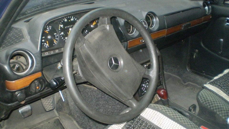 Mercedes-Benz W123 2