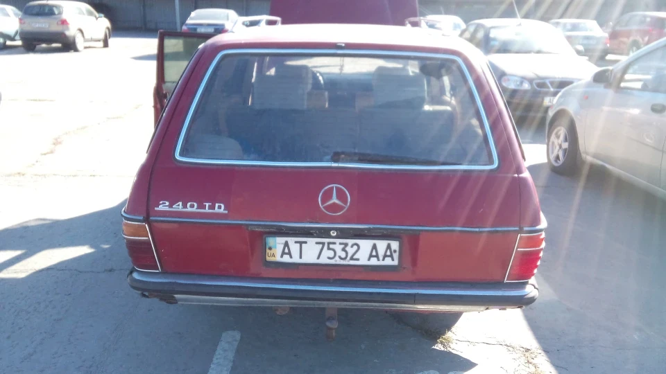 Mercedes-Benz W123 2