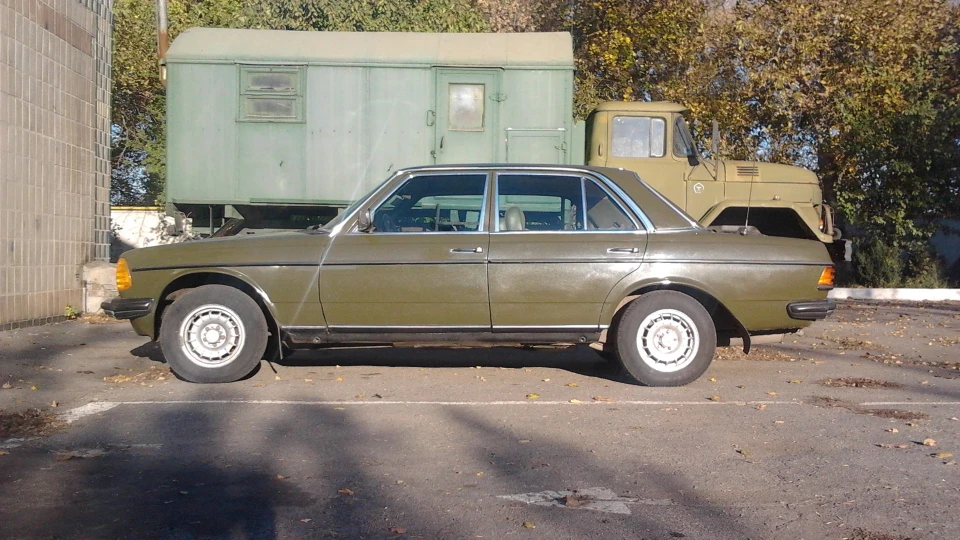 Mercedes-Benz W123 2