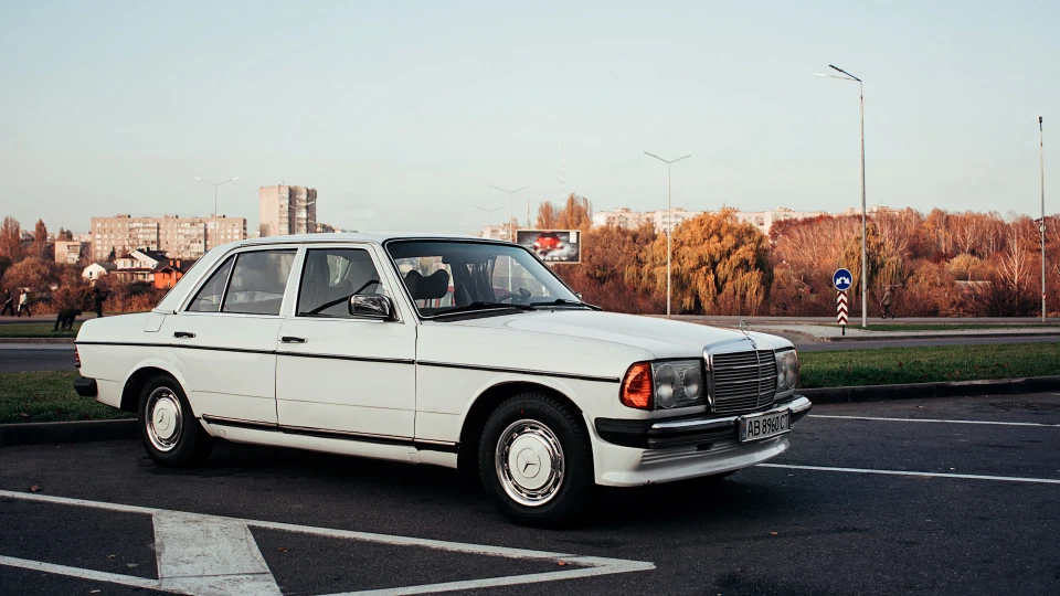 Mercedes-Benz W123 2