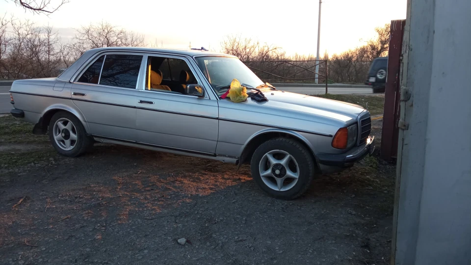 Mercedes-Benz W123 4