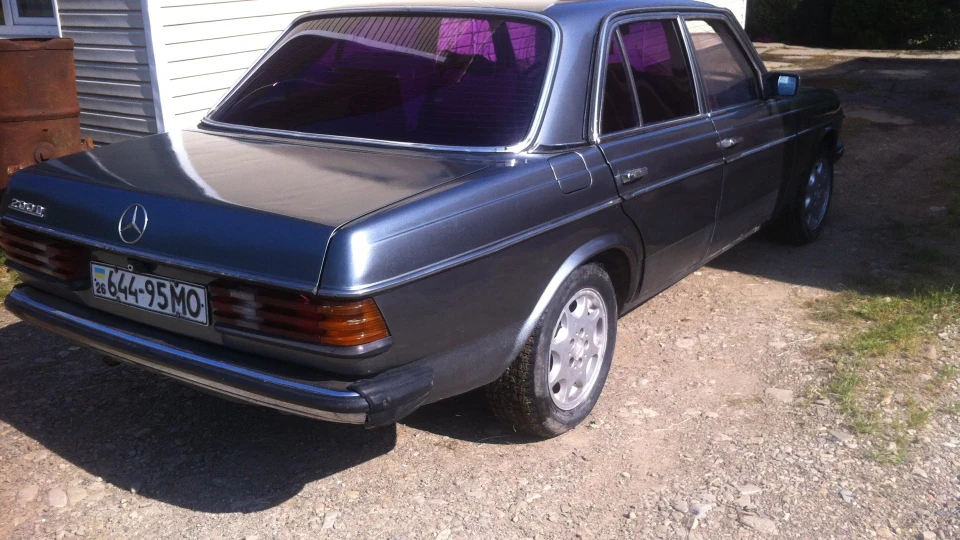 Mercedes-Benz W123 2