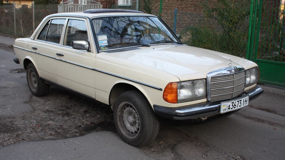 Mercedes-Benz W123 2