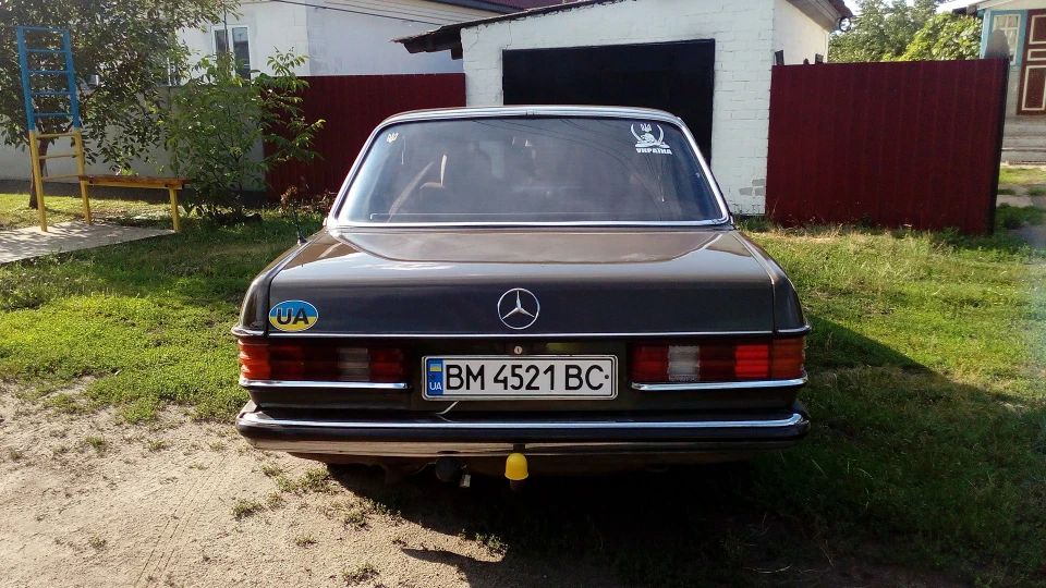 Mercedes-Benz W123 2