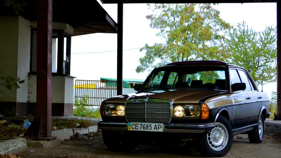 Mercedes-Benz W123 2