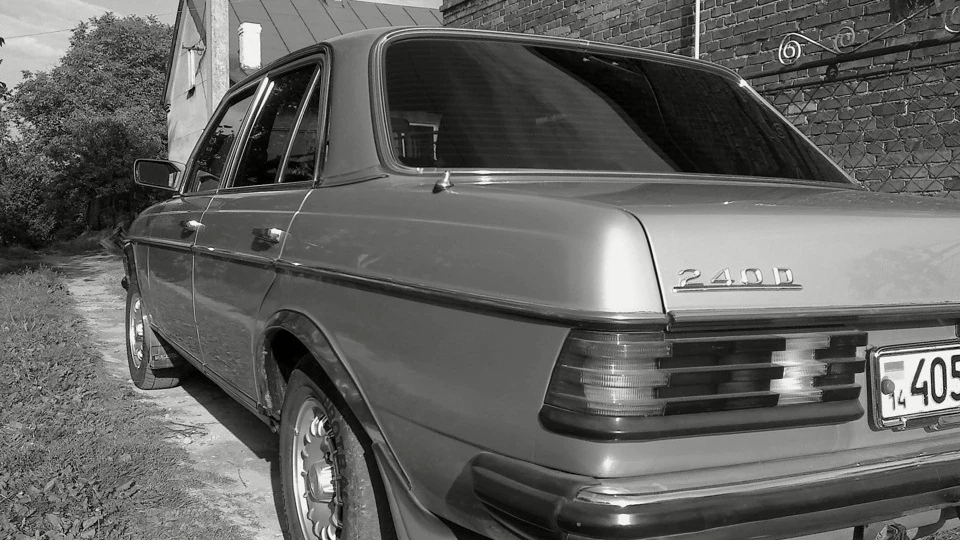 Mercedes-Benz W123 2