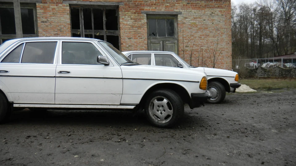 Mercedes-Benz W123 2