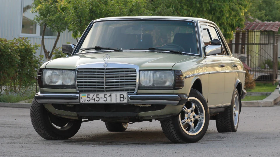 Mercedes-Benz W123 2