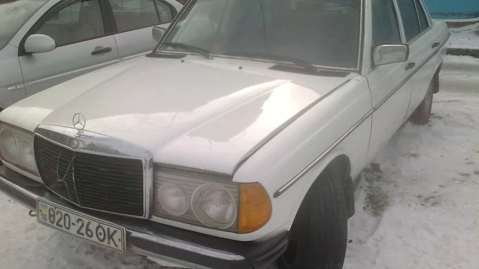 Mercedes-Benz W123 2