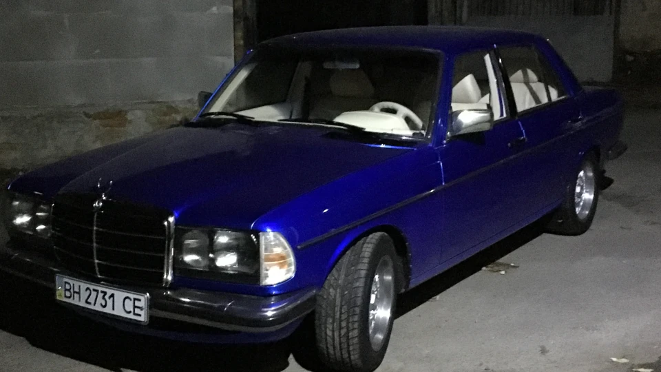 Mercedes-Benz W123 2