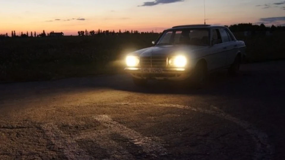 Mercedes-Benz W123 2