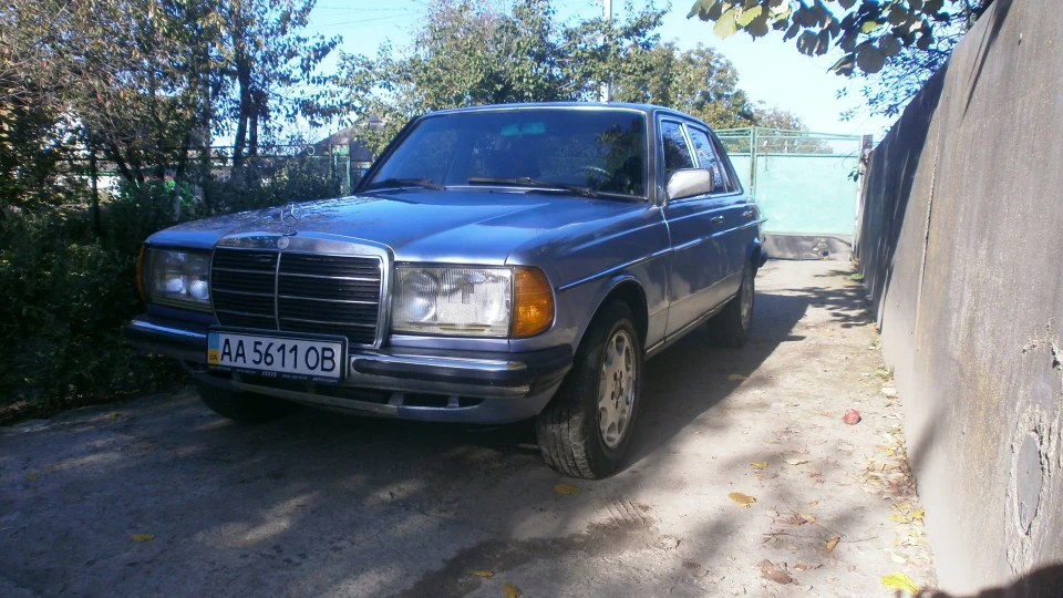 Mercedes-Benz W123 2