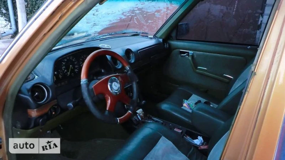 Mercedes-Benz W123 2