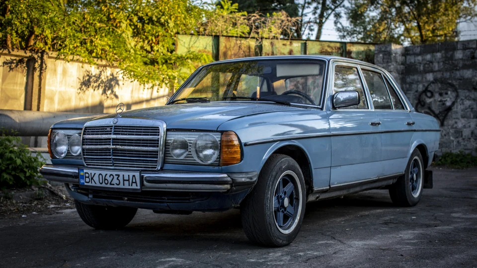 Mercedes-Benz W123 2