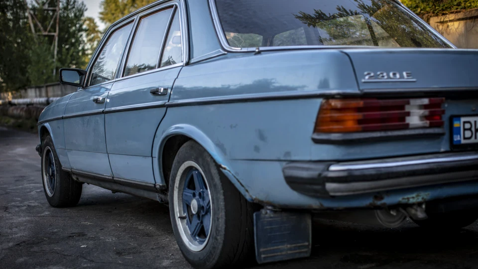 Mercedes-Benz W123 4