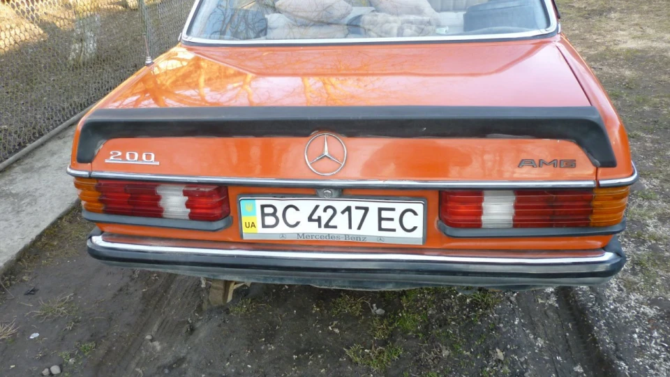Mercedes-Benz W123 2.0 бензин автомат 4