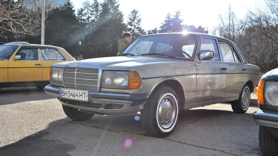 Mercedes-Benz W123 200D (1980) 2