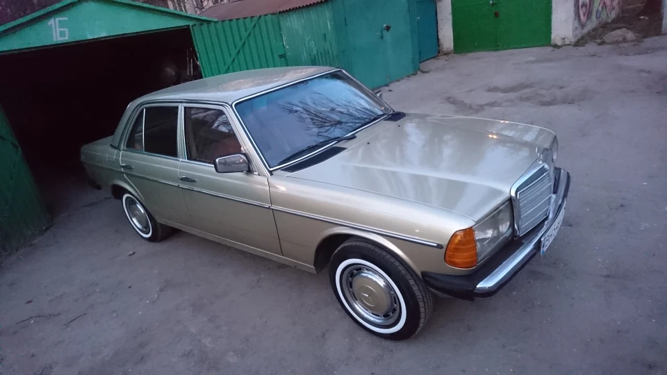 Mercedes-Benz W123 200D (1980) 4