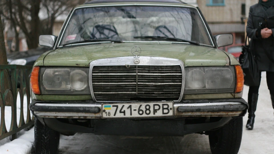 Mercedes-Benz W123 200d