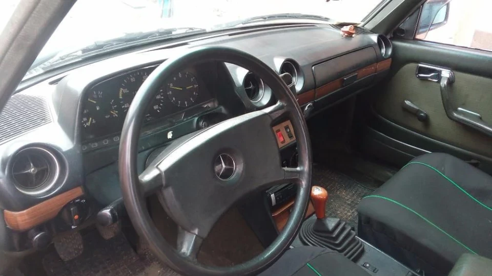 Mercedes-Benz W123 200D