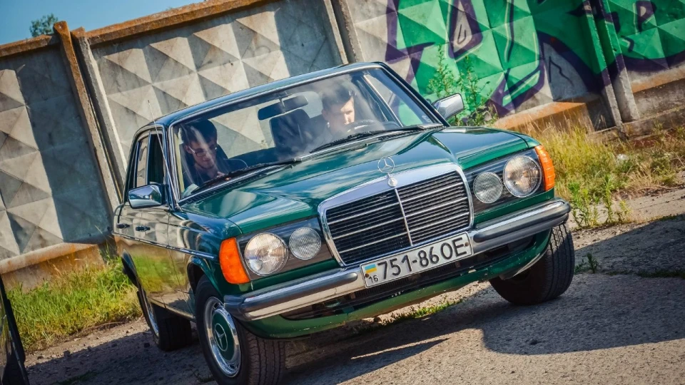 Mercedes-Benz W123 200D 3