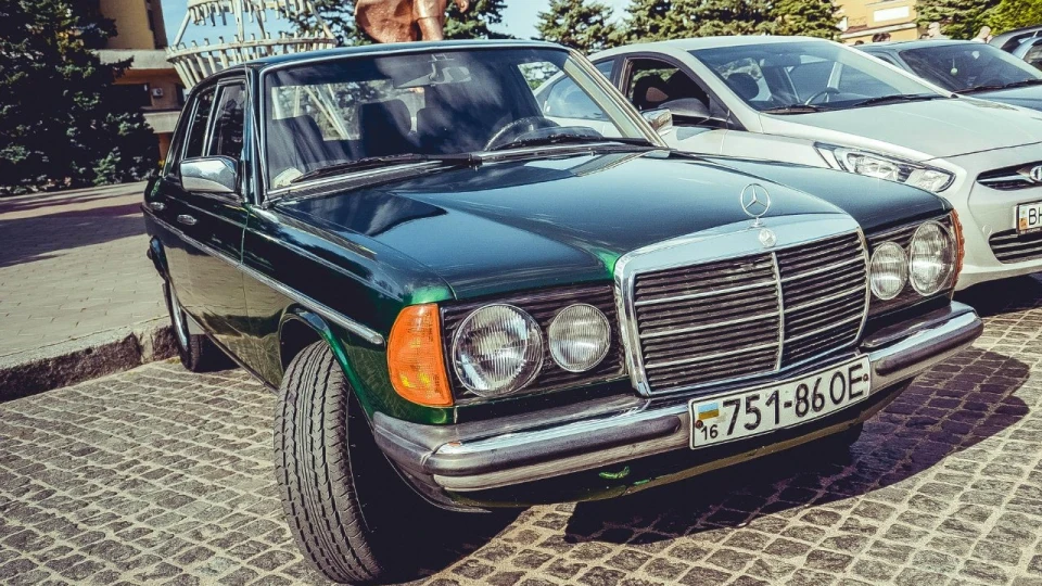 Mercedes-Benz W123 200D 4