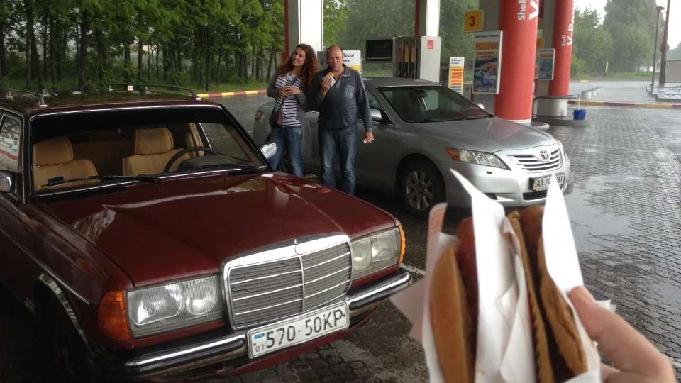 Mercedes-Benz W123 200T Бордо врожай 1984 2