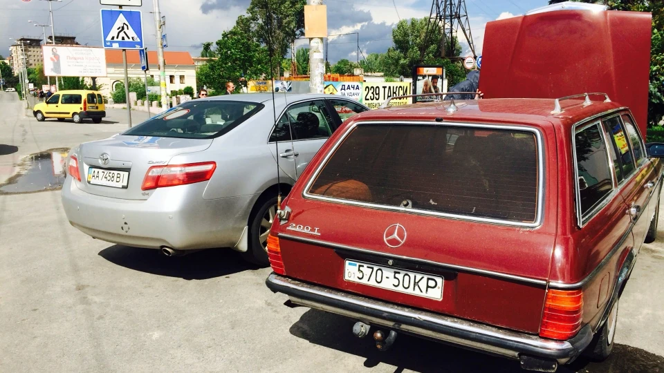 Mercedes-Benz W123 200T Бордо врожай 1984 3